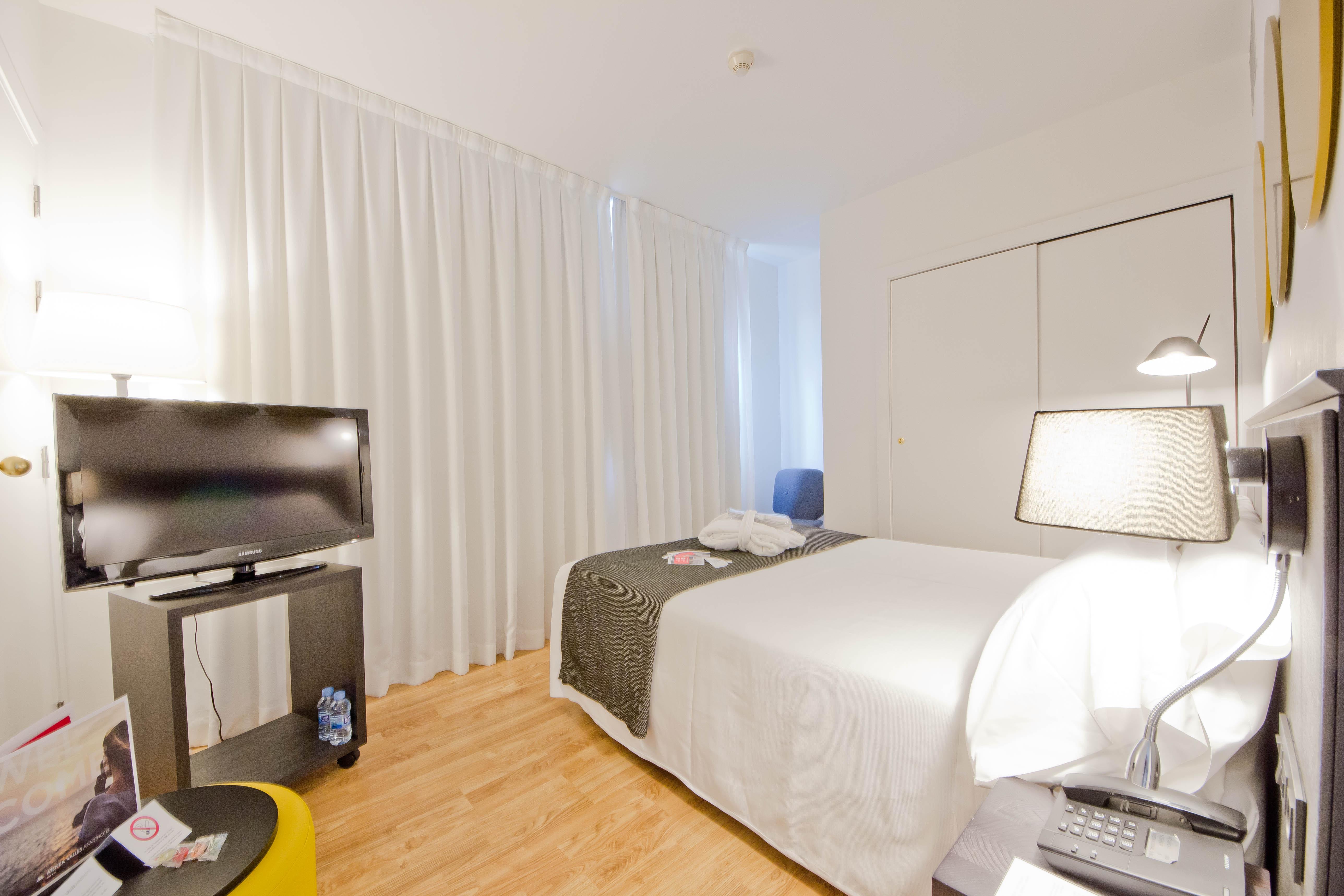 Aparthotel Atenea Valles Гранолерс Екстериор снимка