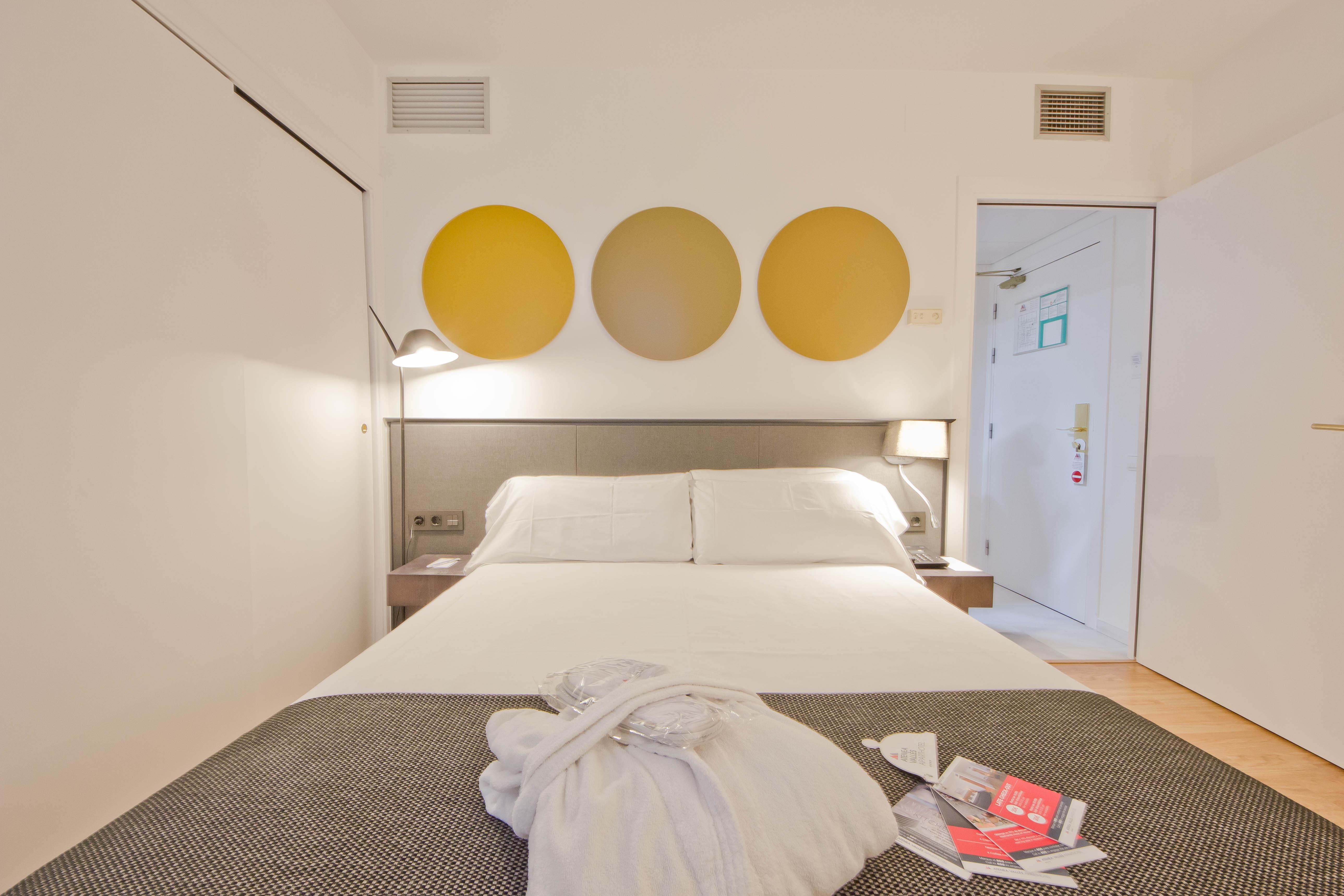 Aparthotel Atenea Valles Гранолерс Екстериор снимка