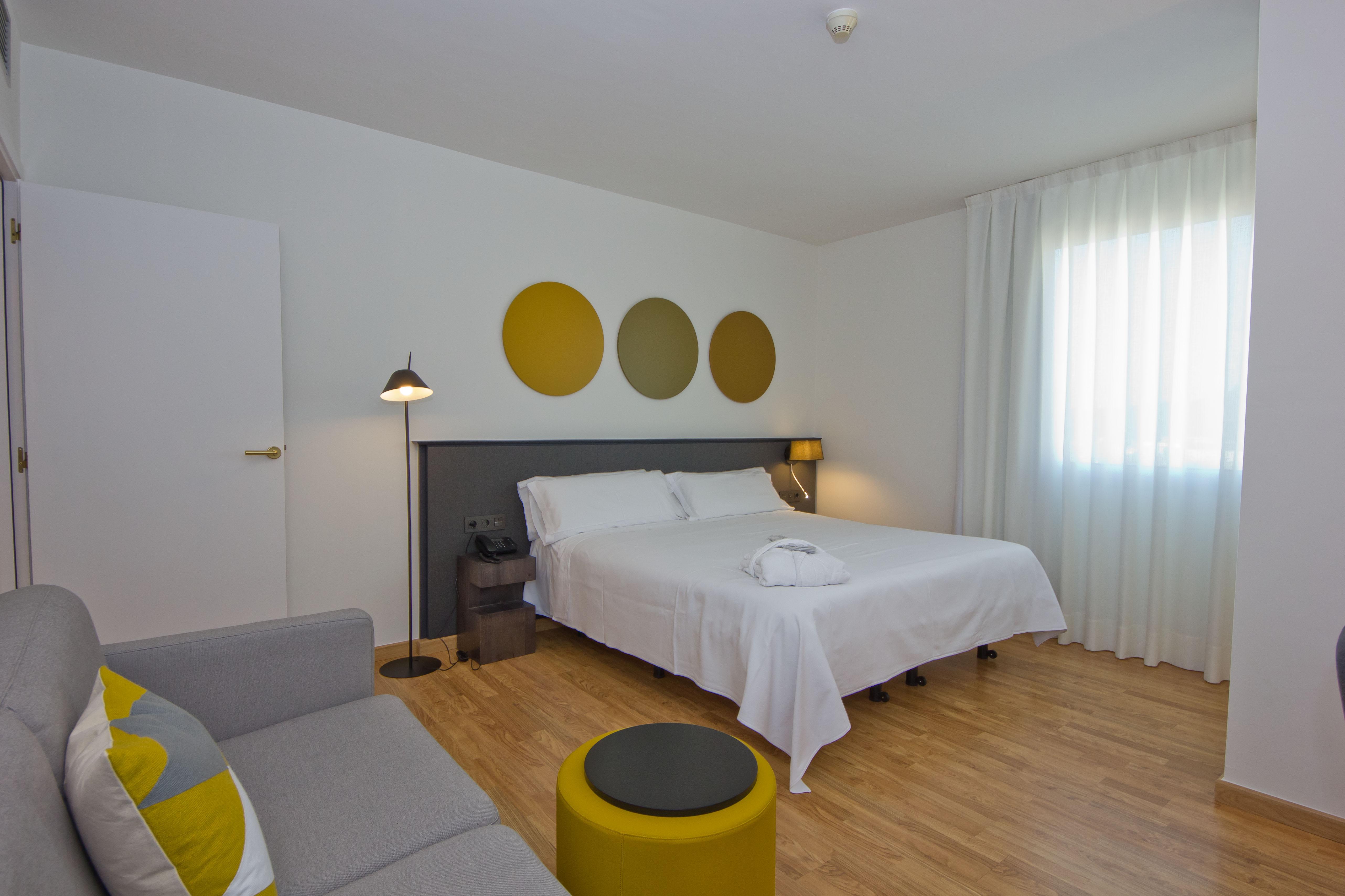 Aparthotel Atenea Valles Гранолерс Екстериор снимка