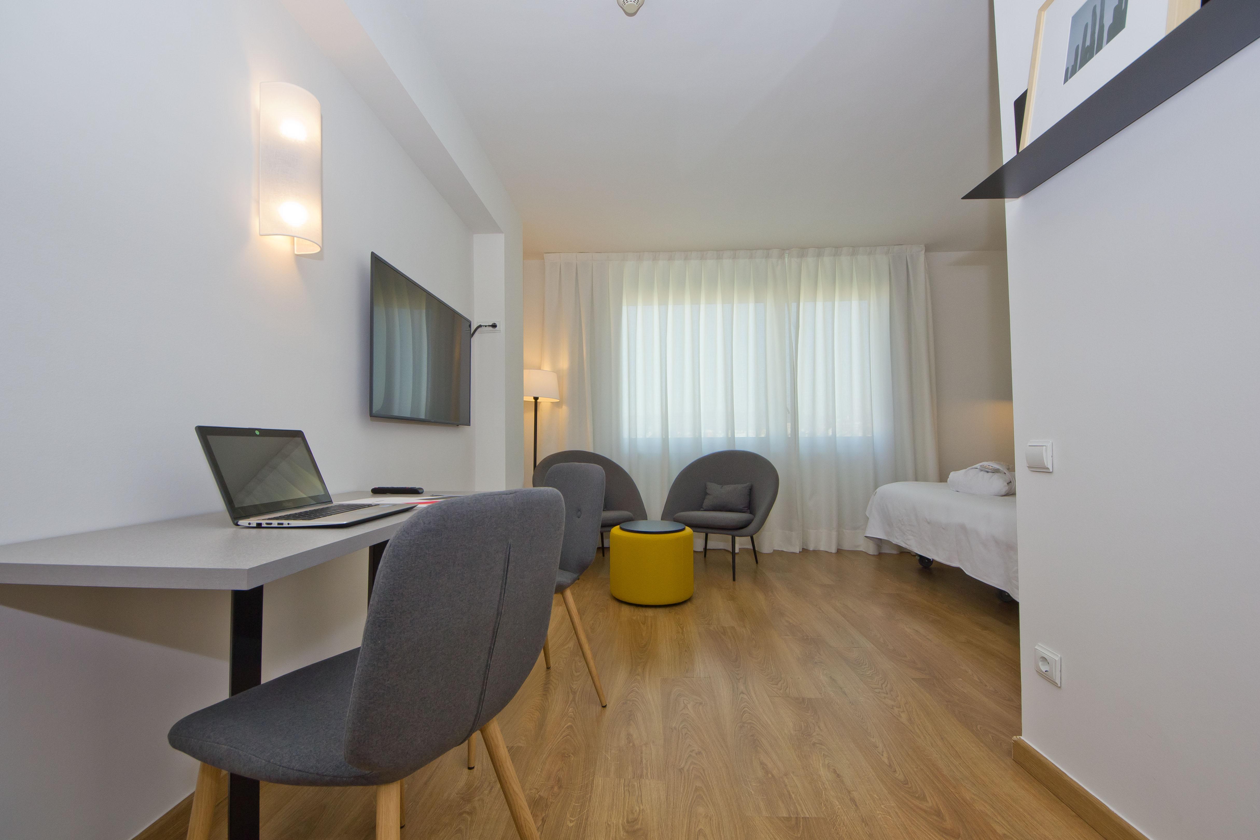 Aparthotel Atenea Valles Гранолерс Екстериор снимка