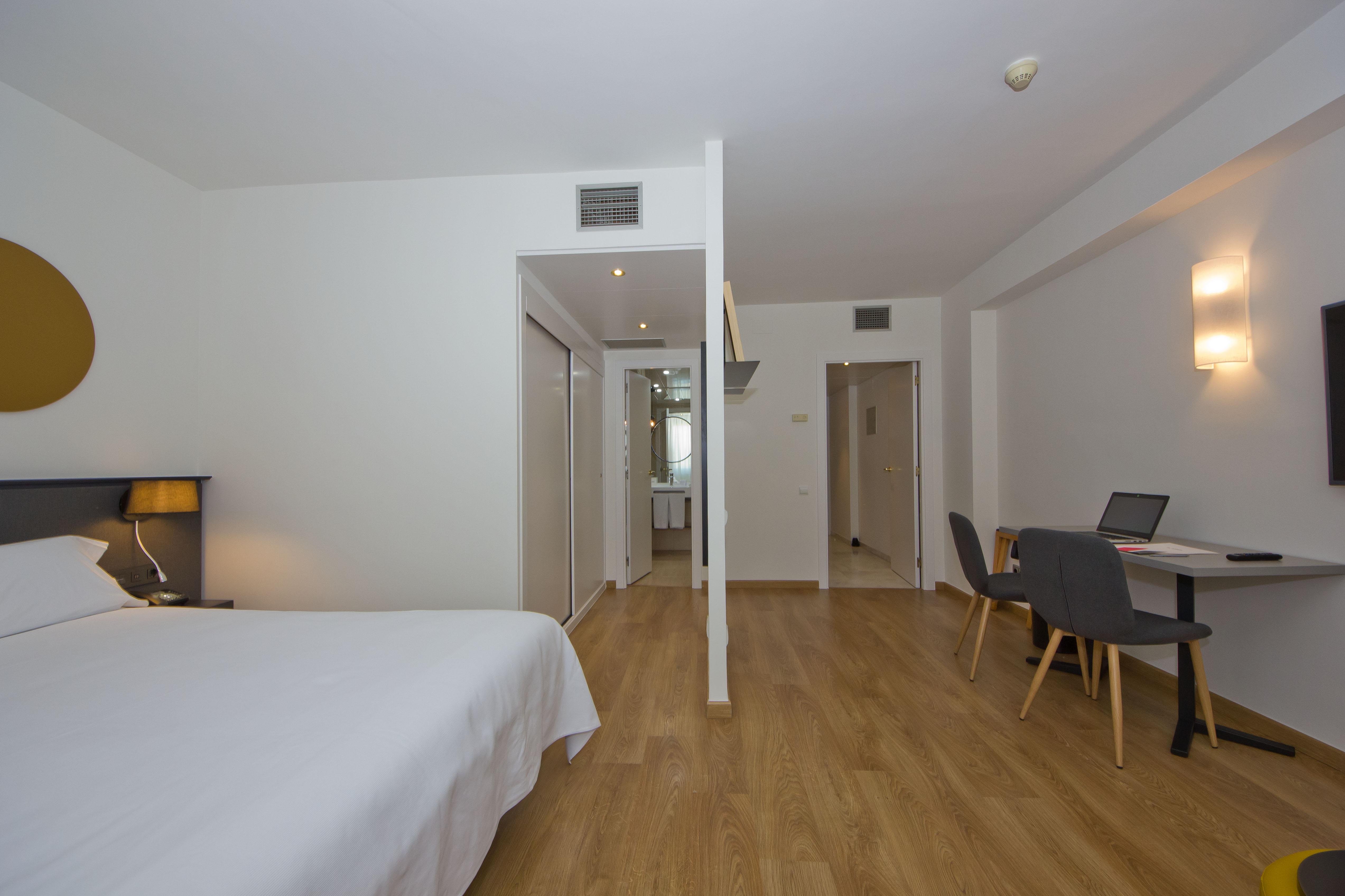 Aparthotel Atenea Valles Гранолерс Екстериор снимка