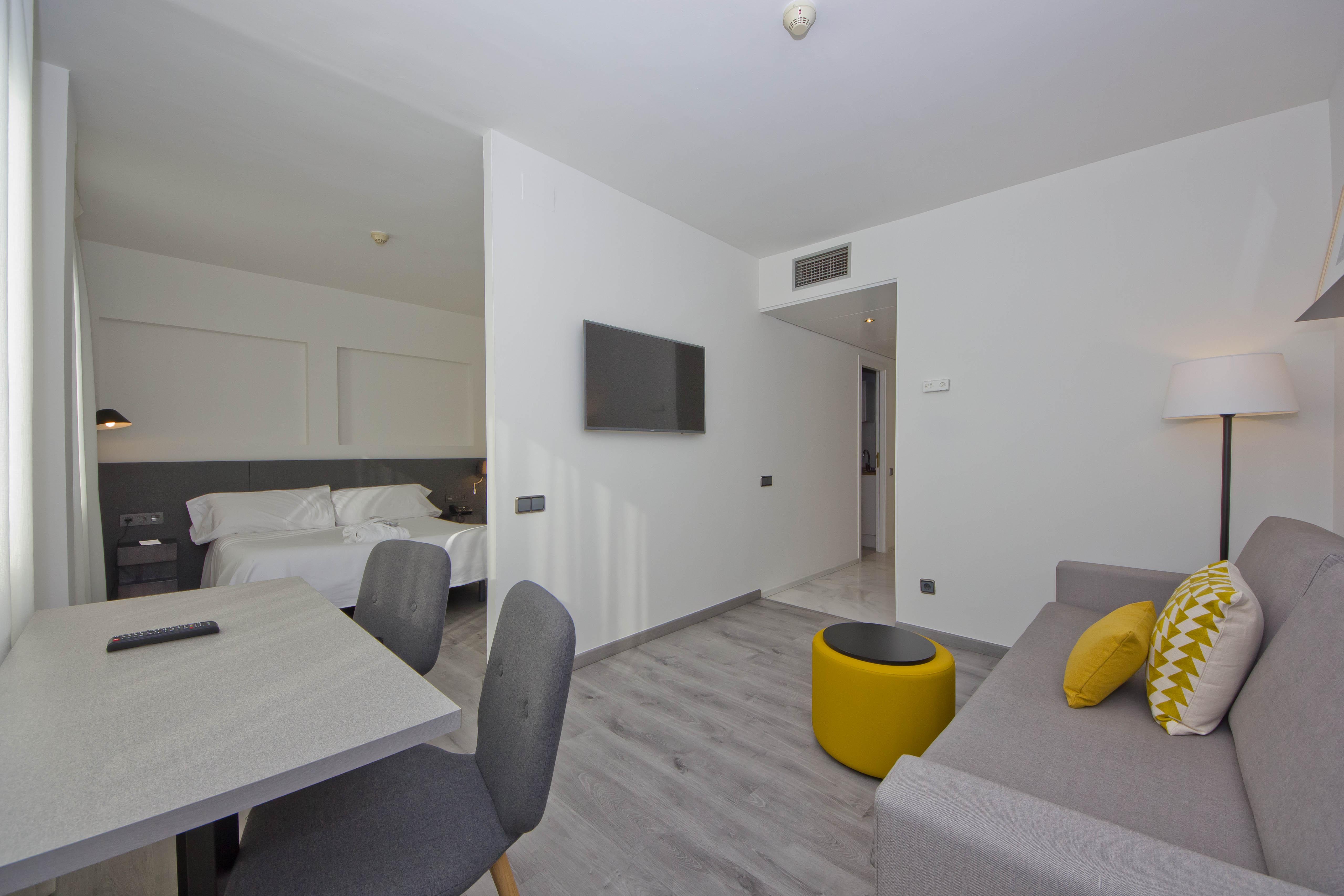 Aparthotel Atenea Valles Гранолерс Екстериор снимка