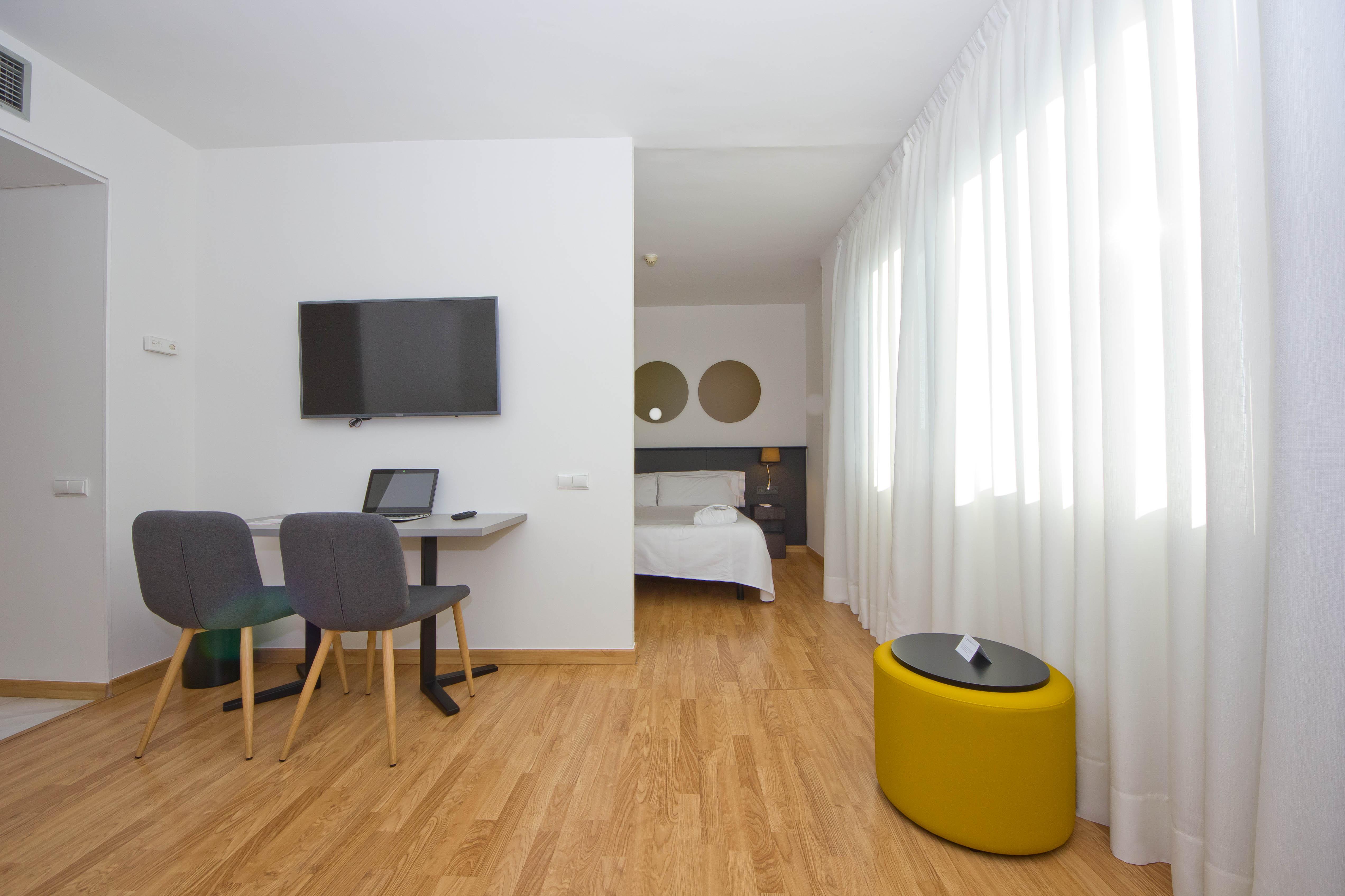 Aparthotel Atenea Valles Гранолерс Екстериор снимка