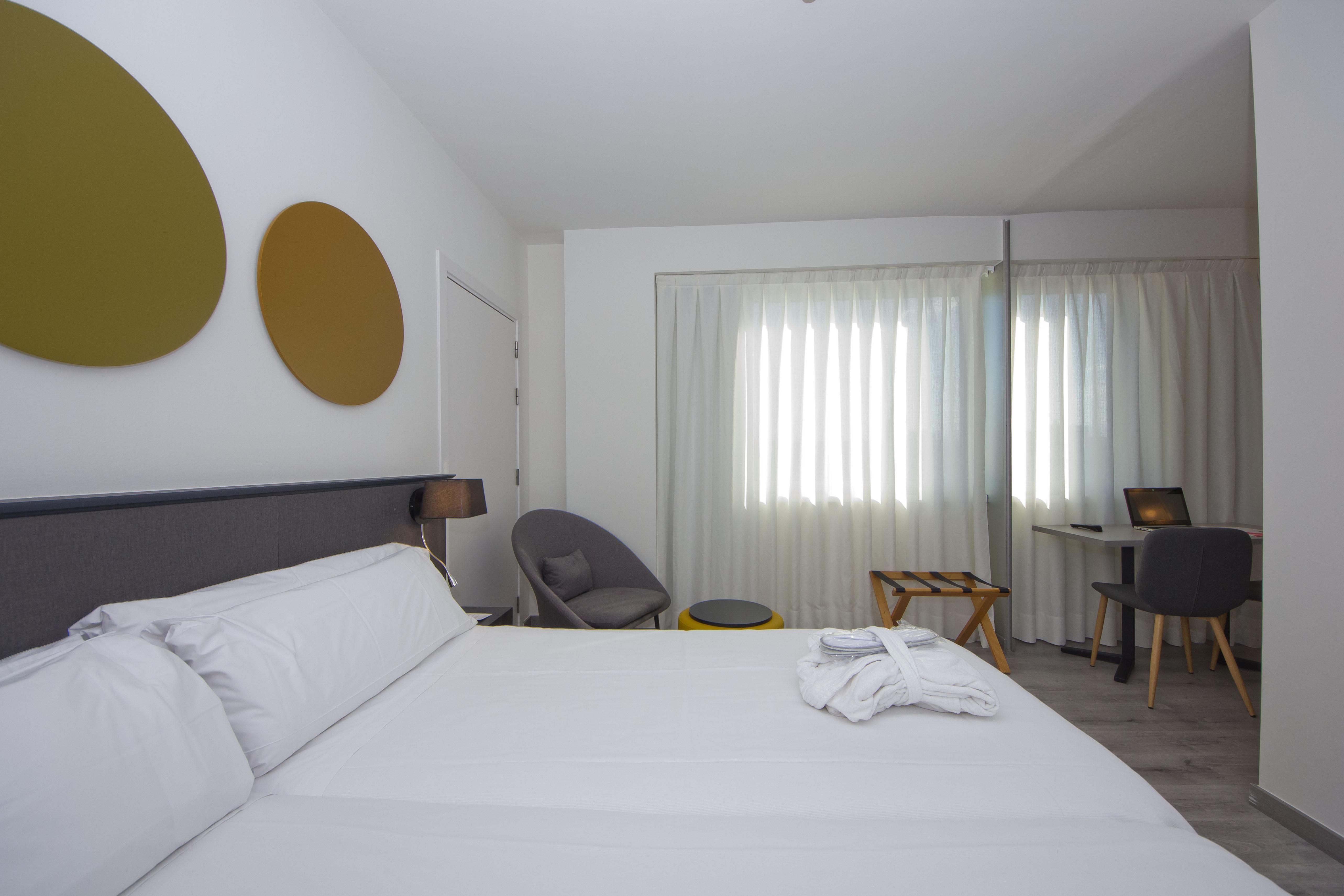 Aparthotel Atenea Valles Гранолерс Екстериор снимка