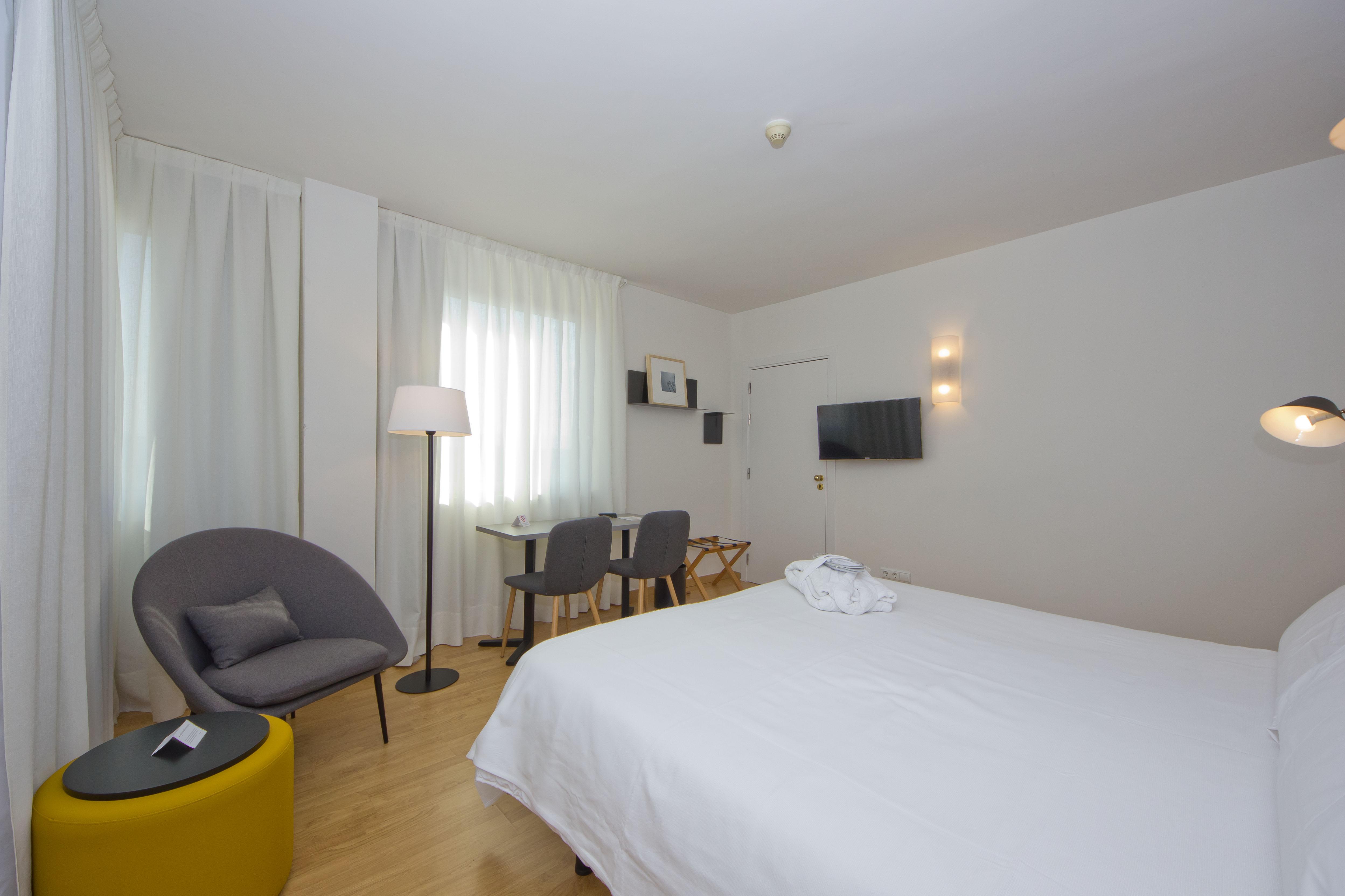 Aparthotel Atenea Valles Гранолерс Екстериор снимка