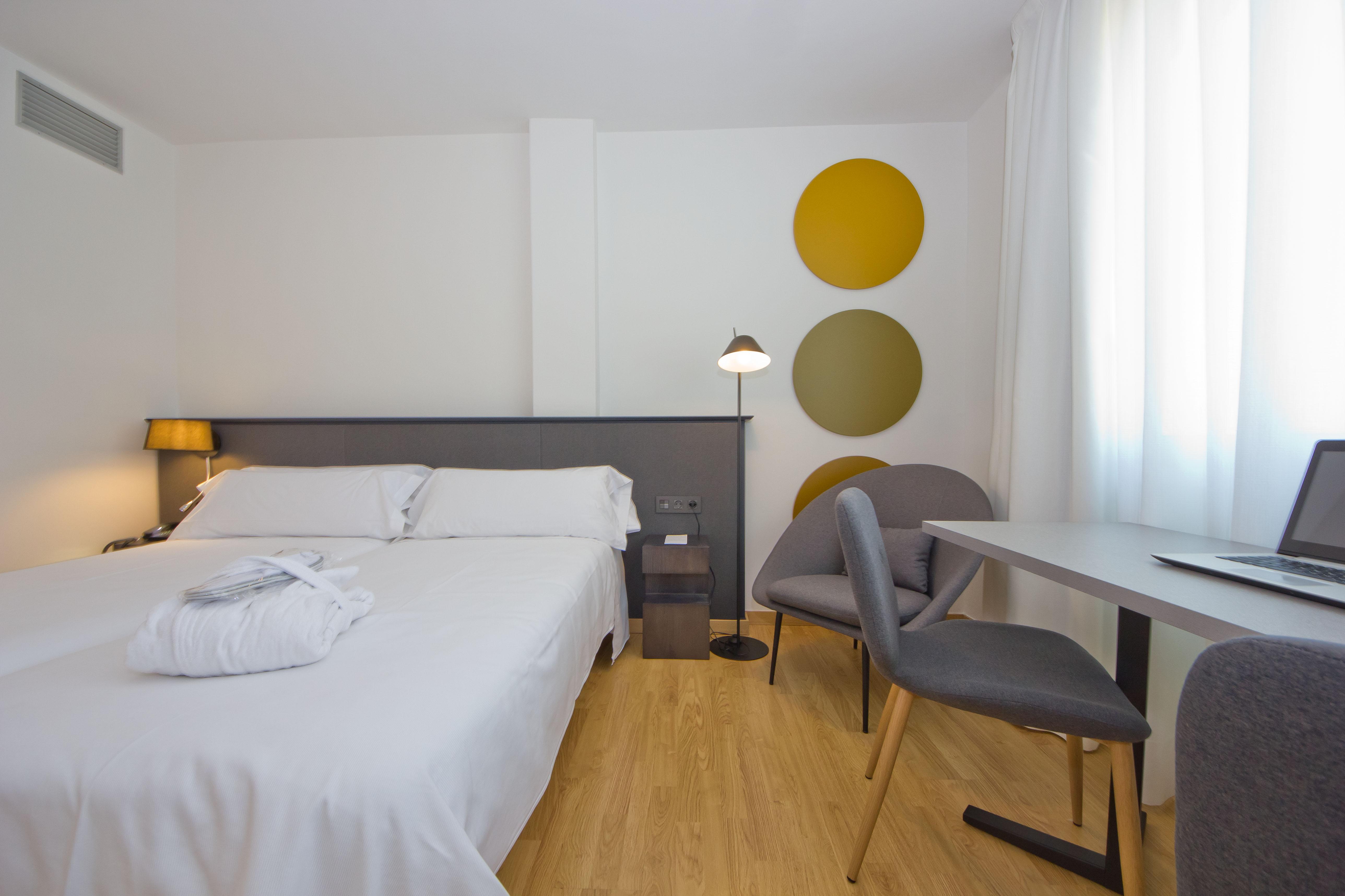 Aparthotel Atenea Valles Гранолерс Екстериор снимка