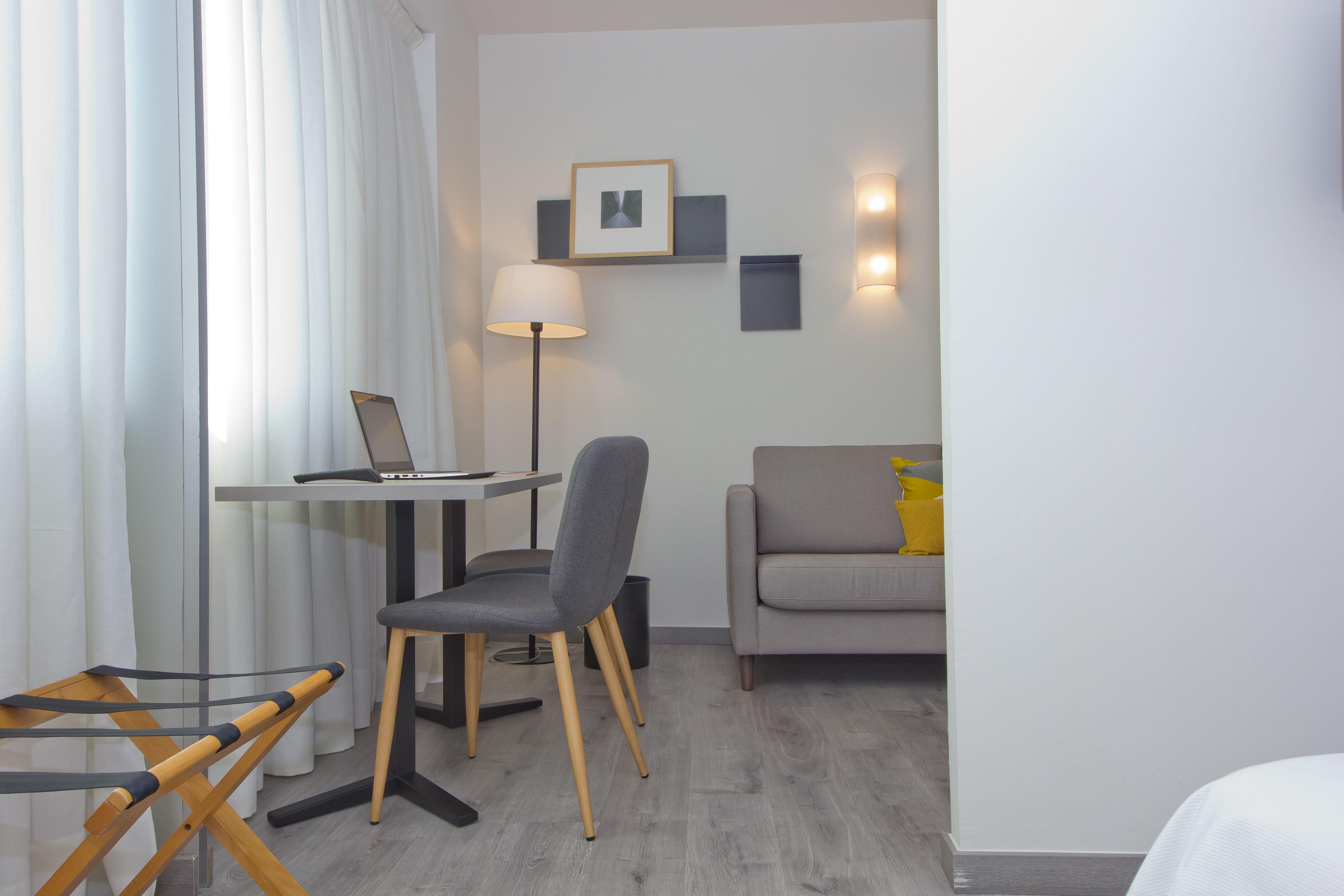 Aparthotel Atenea Valles Гранолерс Екстериор снимка