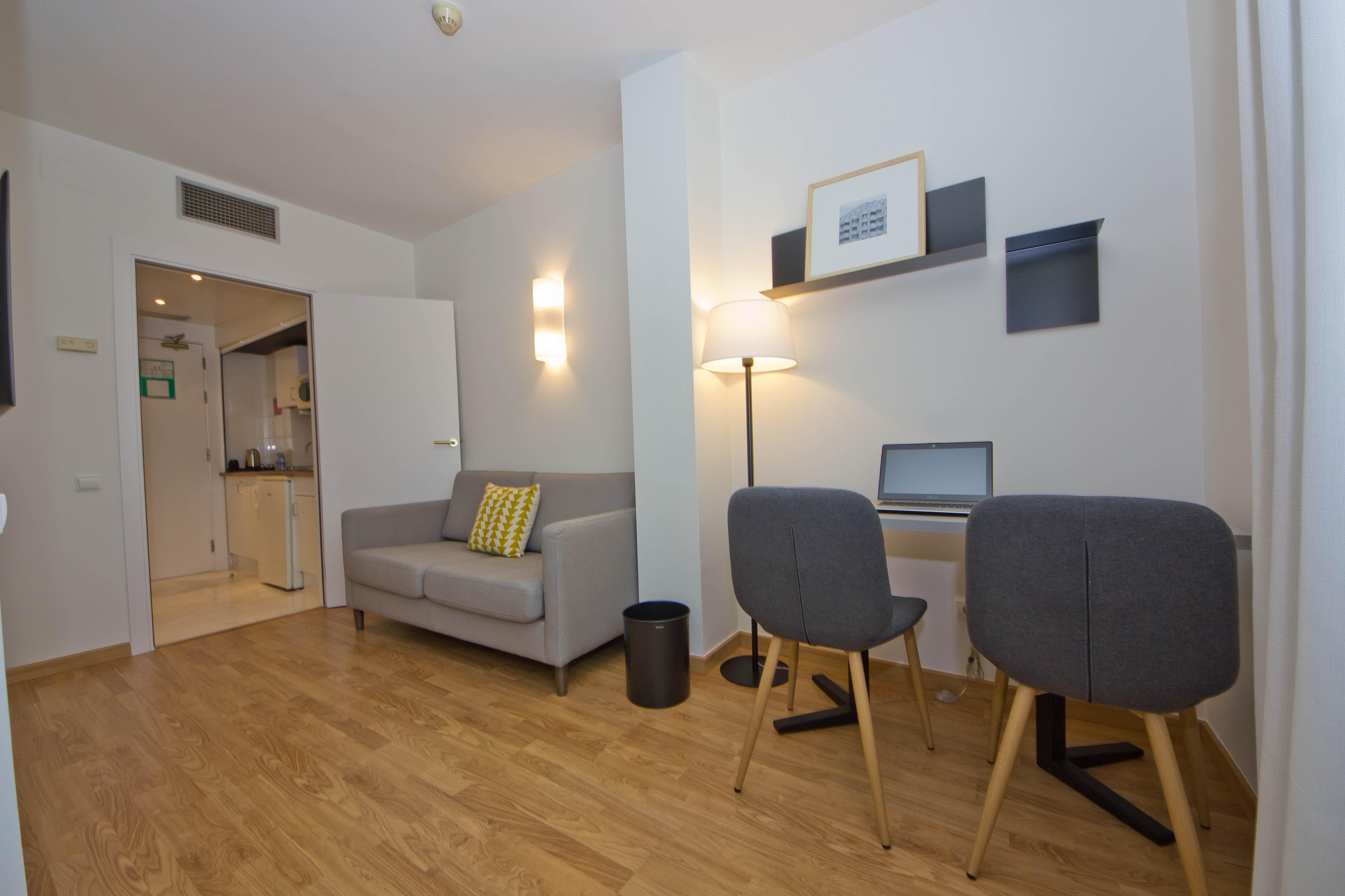 Aparthotel Atenea Valles Гранолерс Екстериор снимка