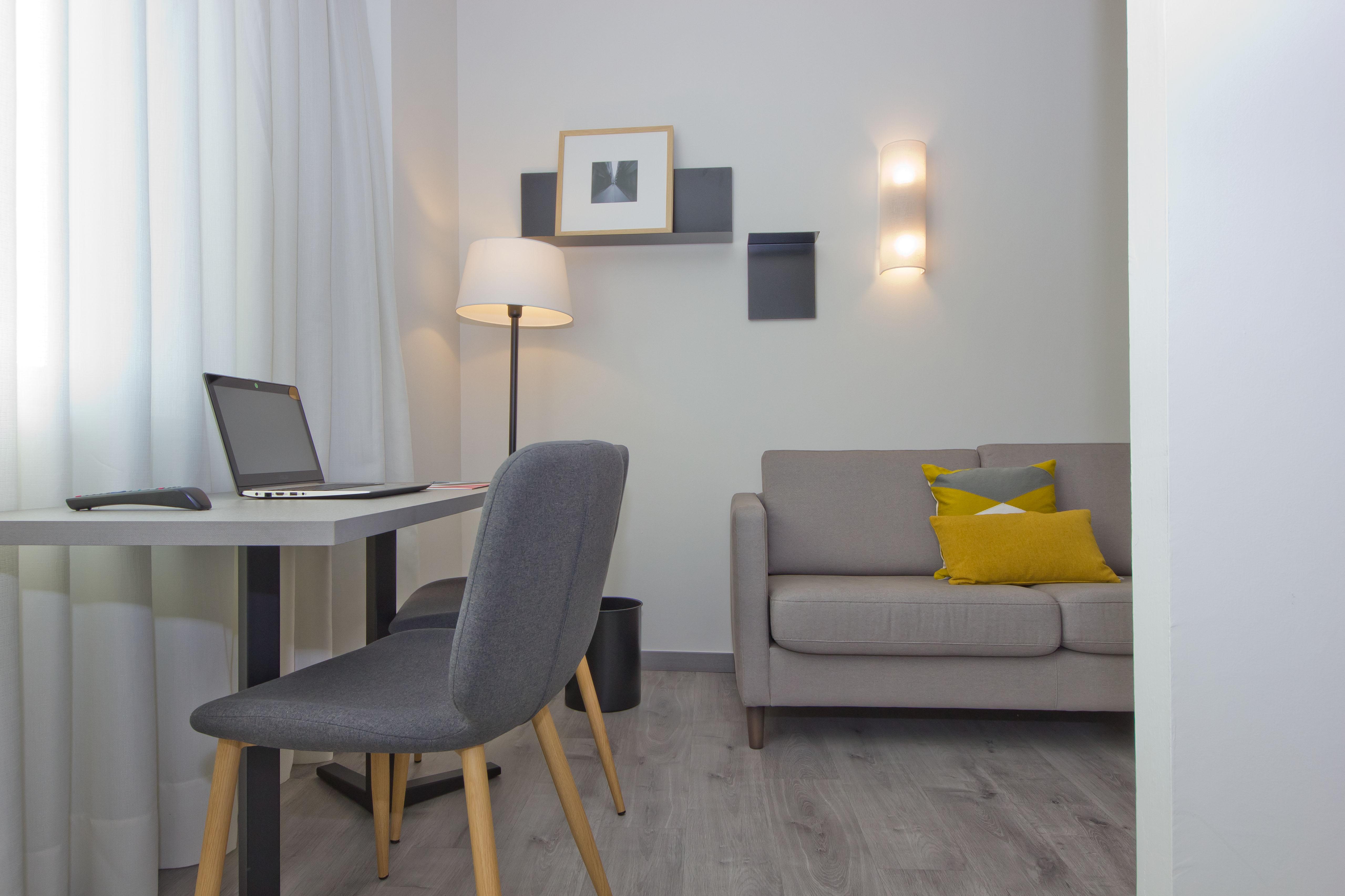 Aparthotel Atenea Valles Гранолерс Екстериор снимка
