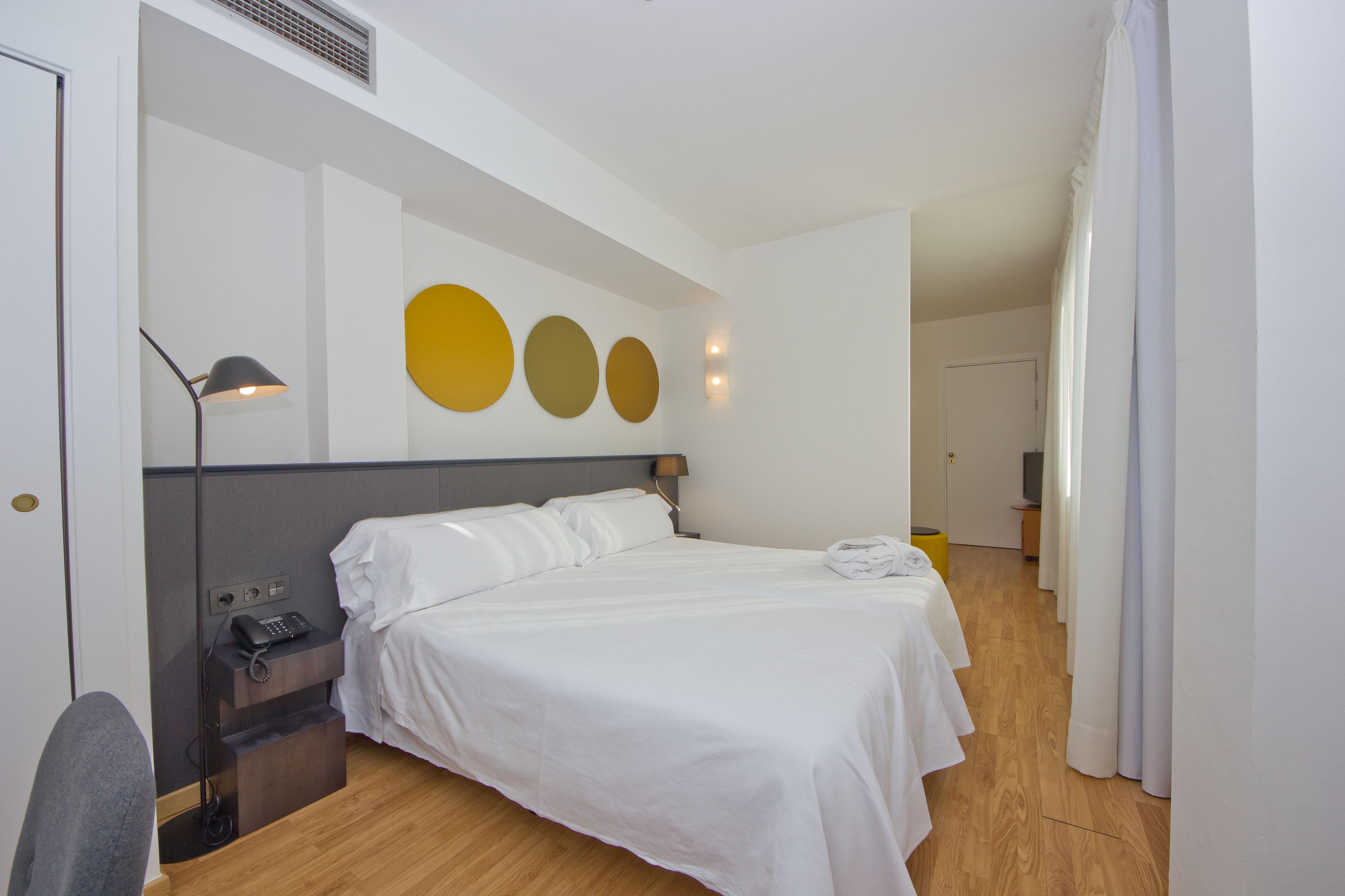Aparthotel Atenea Valles Гранолерс Екстериор снимка