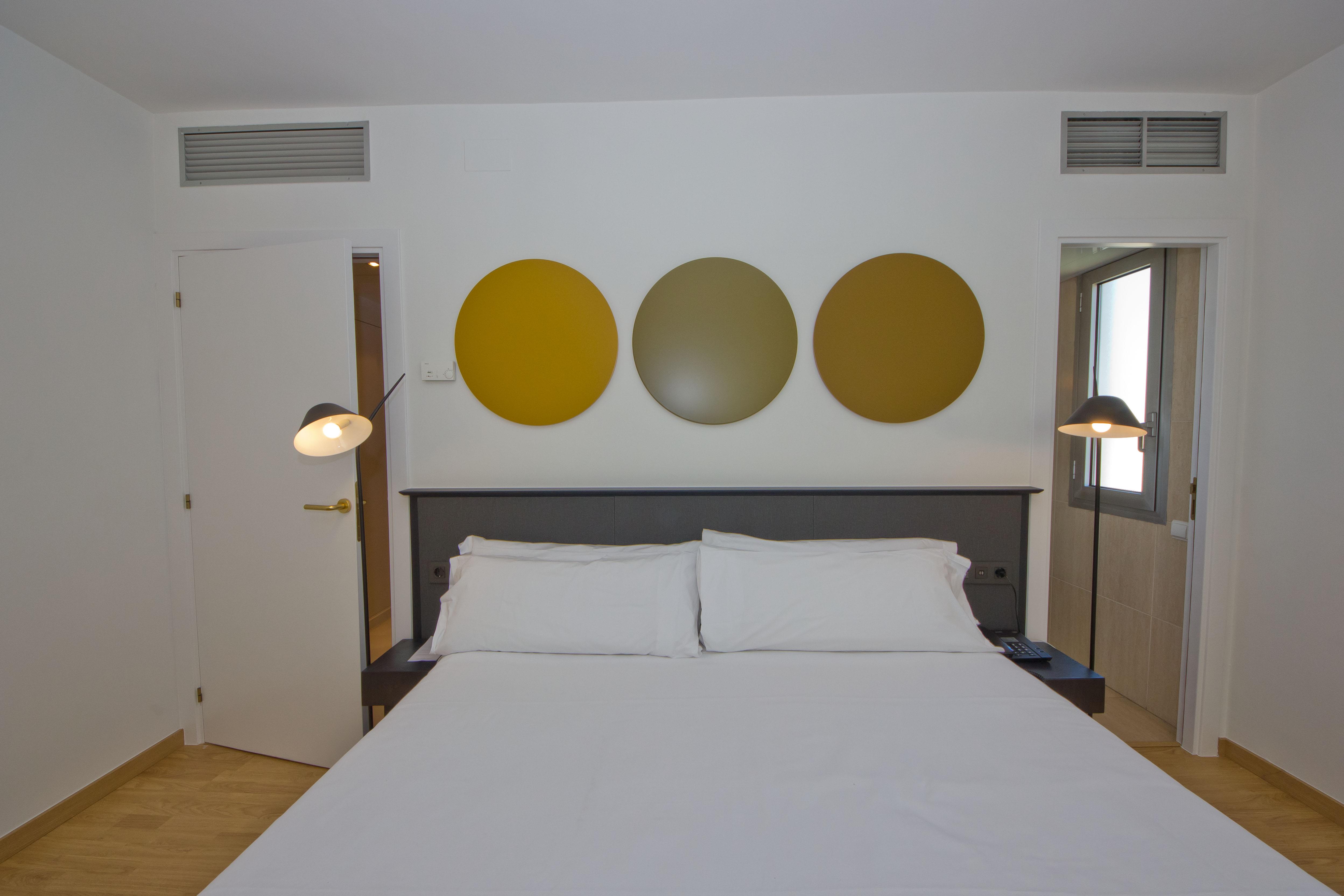 Aparthotel Atenea Valles Гранолерс Екстериор снимка