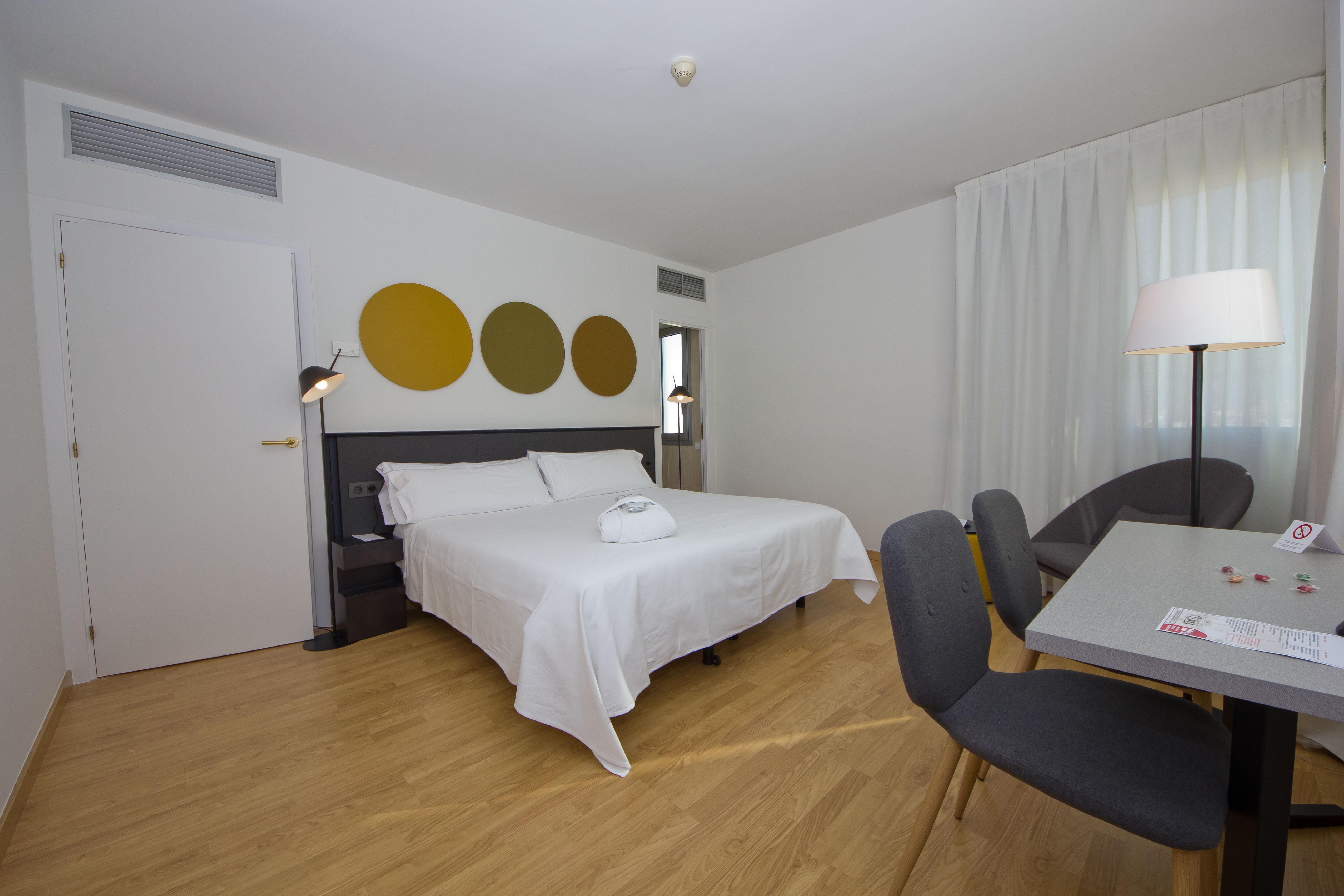 Aparthotel Atenea Valles Гранолерс Екстериор снимка