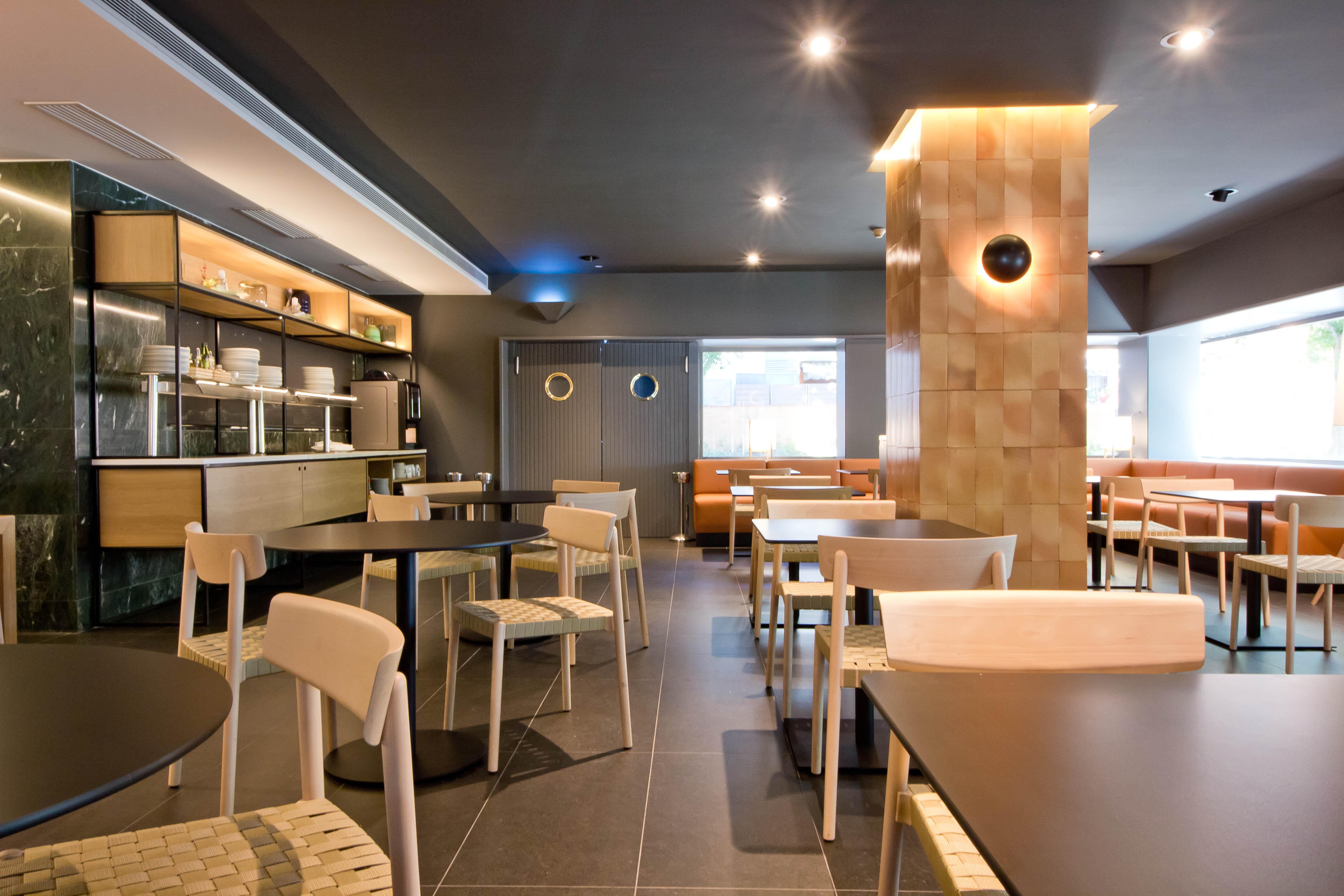 Aparthotel Atenea Valles Гранолерс Екстериор снимка