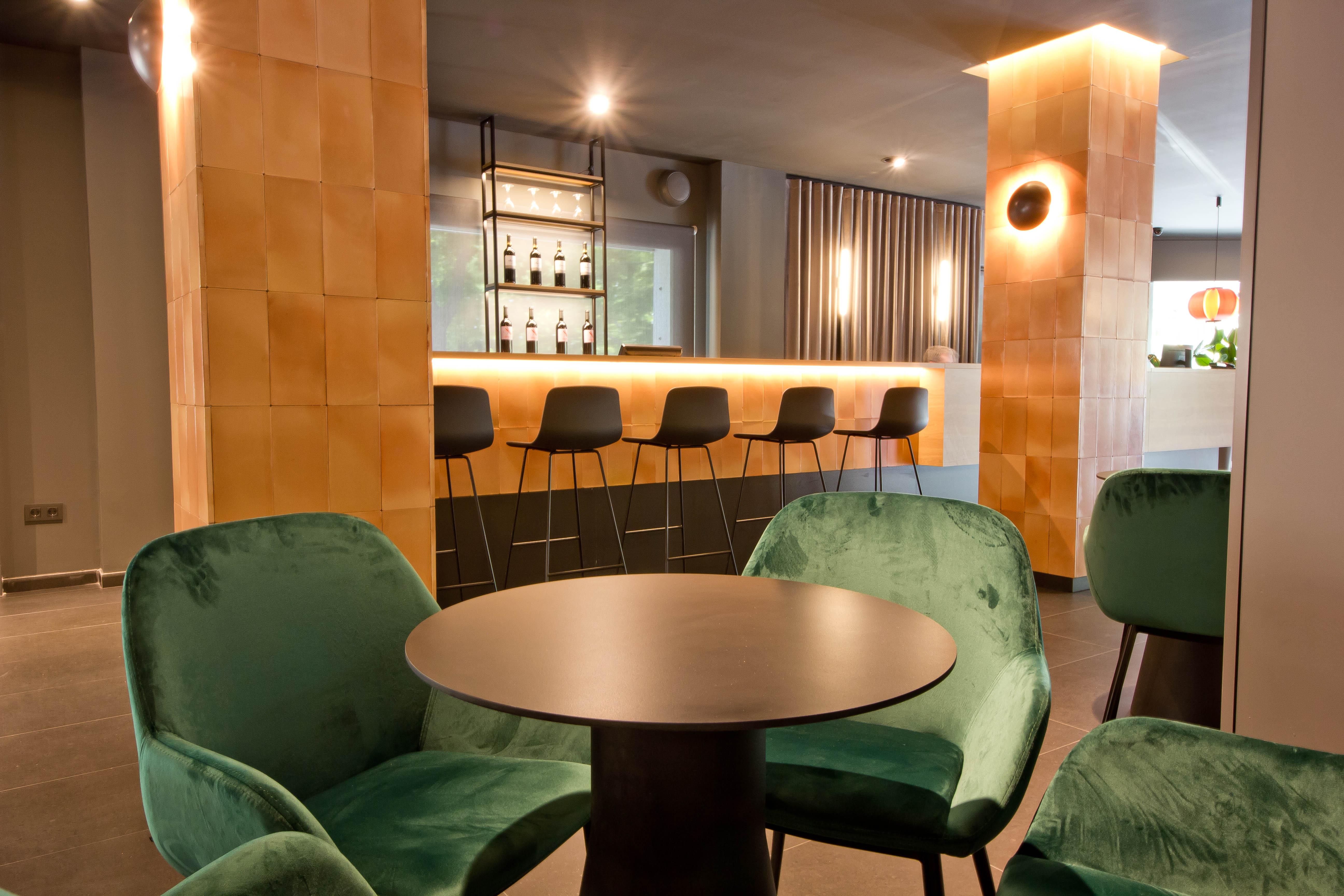 Aparthotel Atenea Valles Гранолерс Екстериор снимка