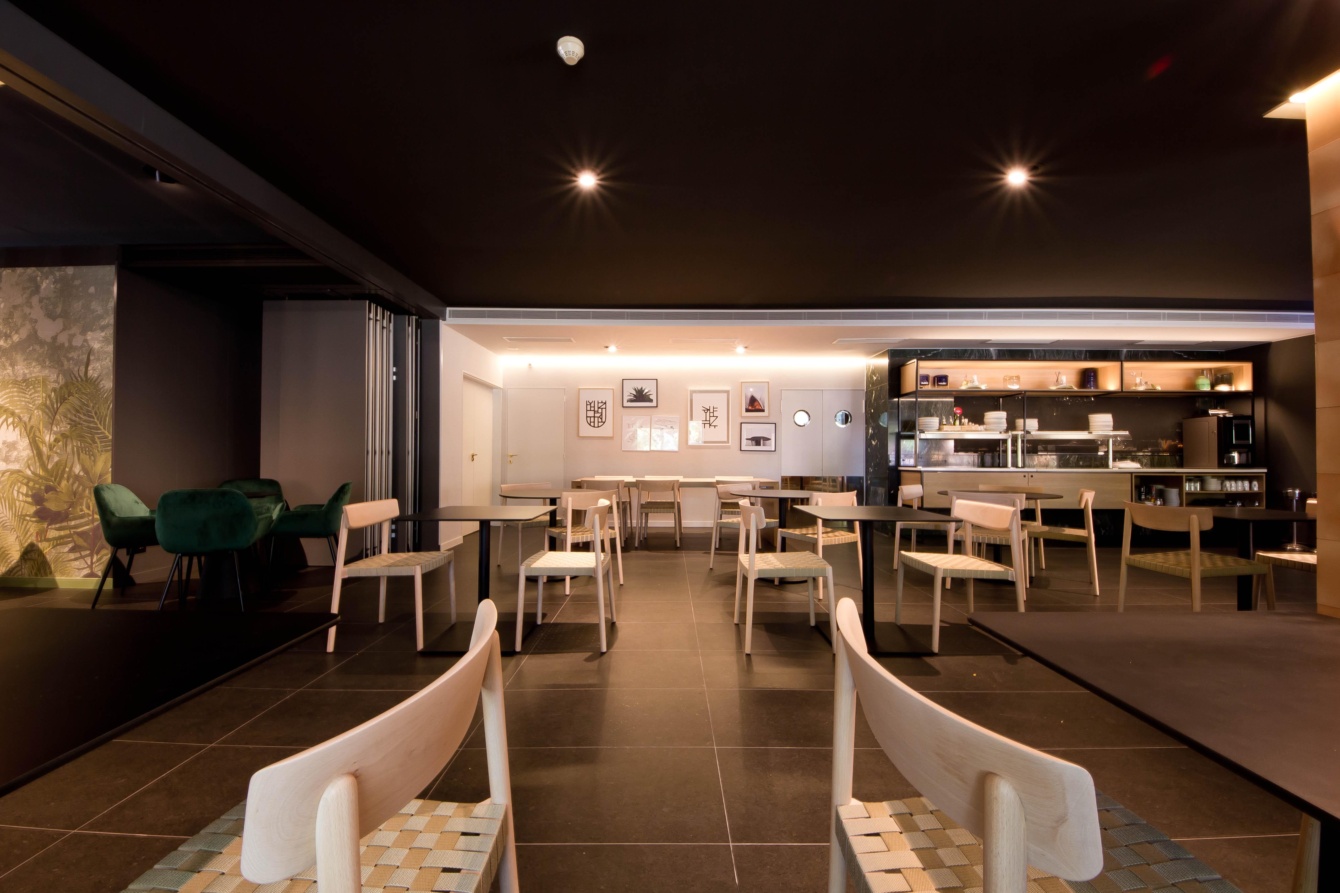 Aparthotel Atenea Valles Гранолерс Екстериор снимка