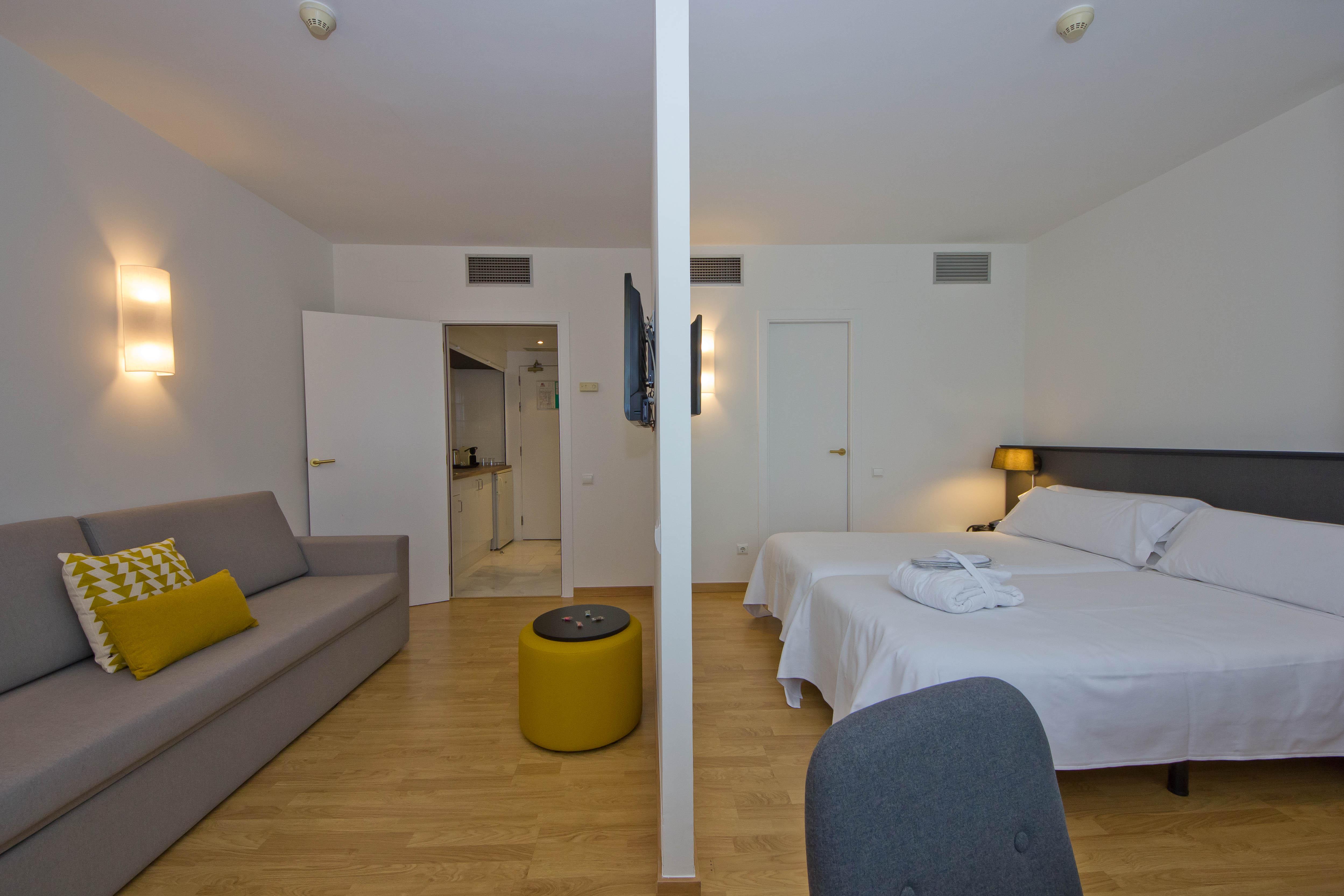 Aparthotel Atenea Valles Гранолерс Екстериор снимка