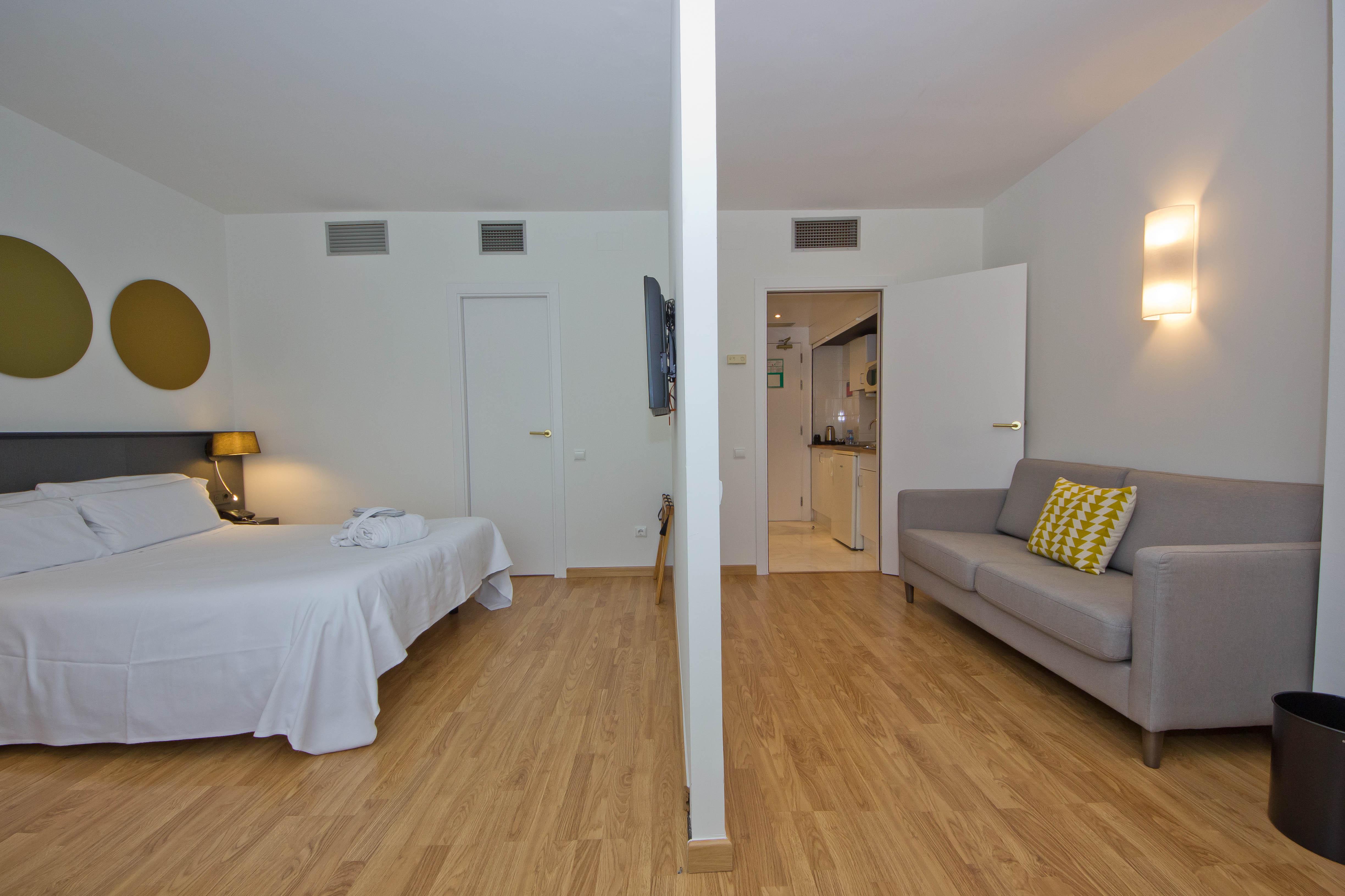 Aparthotel Atenea Valles Гранолерс Екстериор снимка