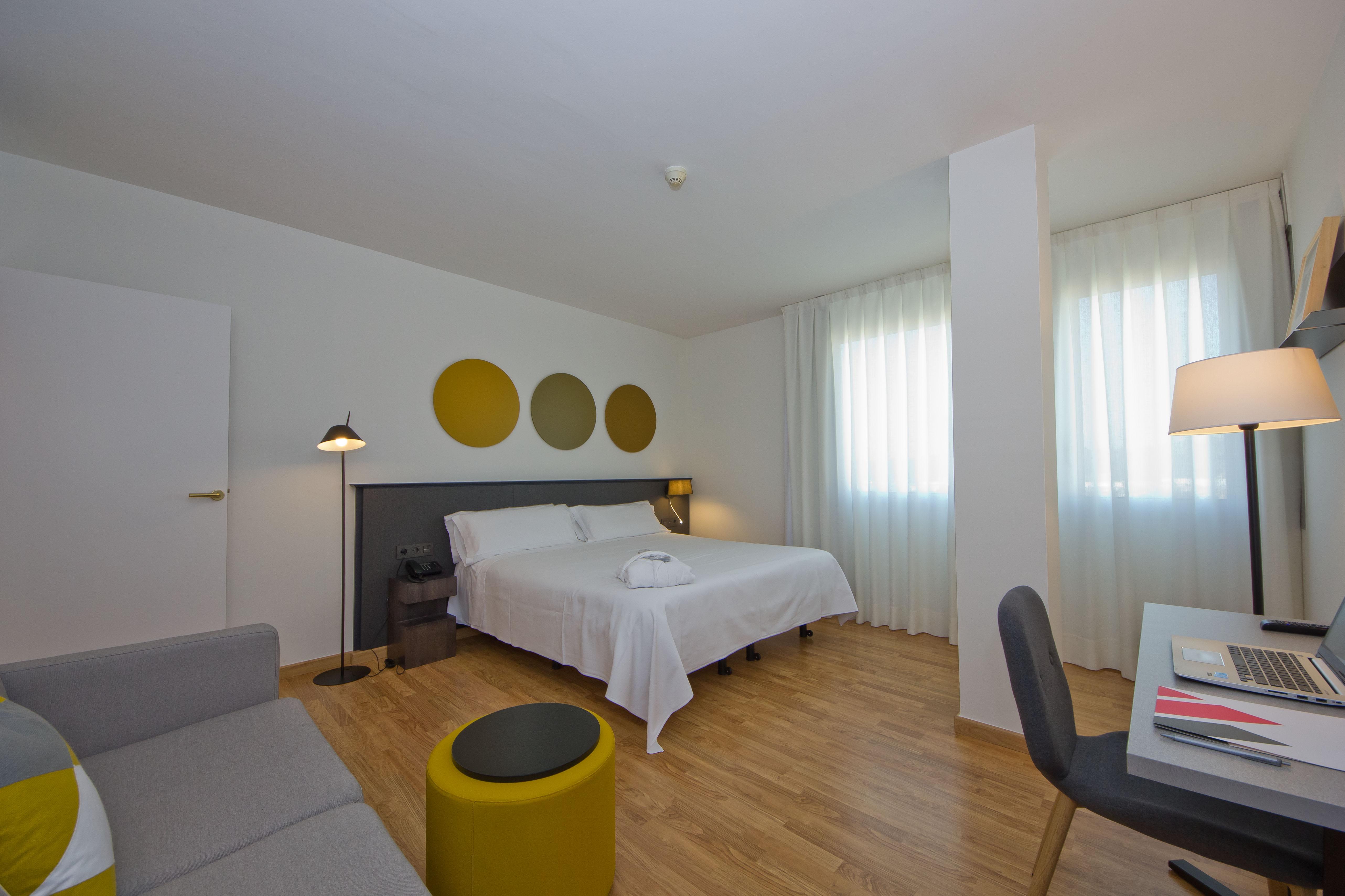 Aparthotel Atenea Valles Гранолерс Екстериор снимка