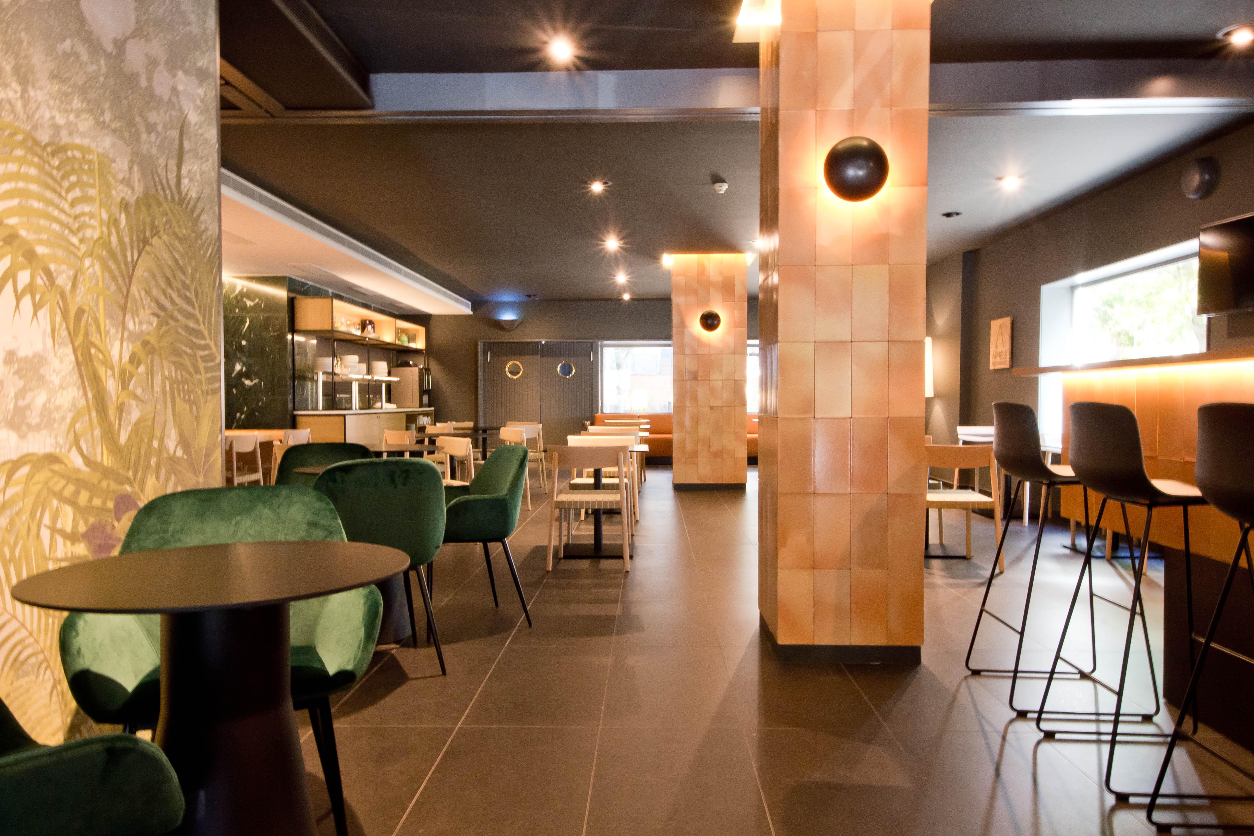Aparthotel Atenea Valles Гранолерс Екстериор снимка