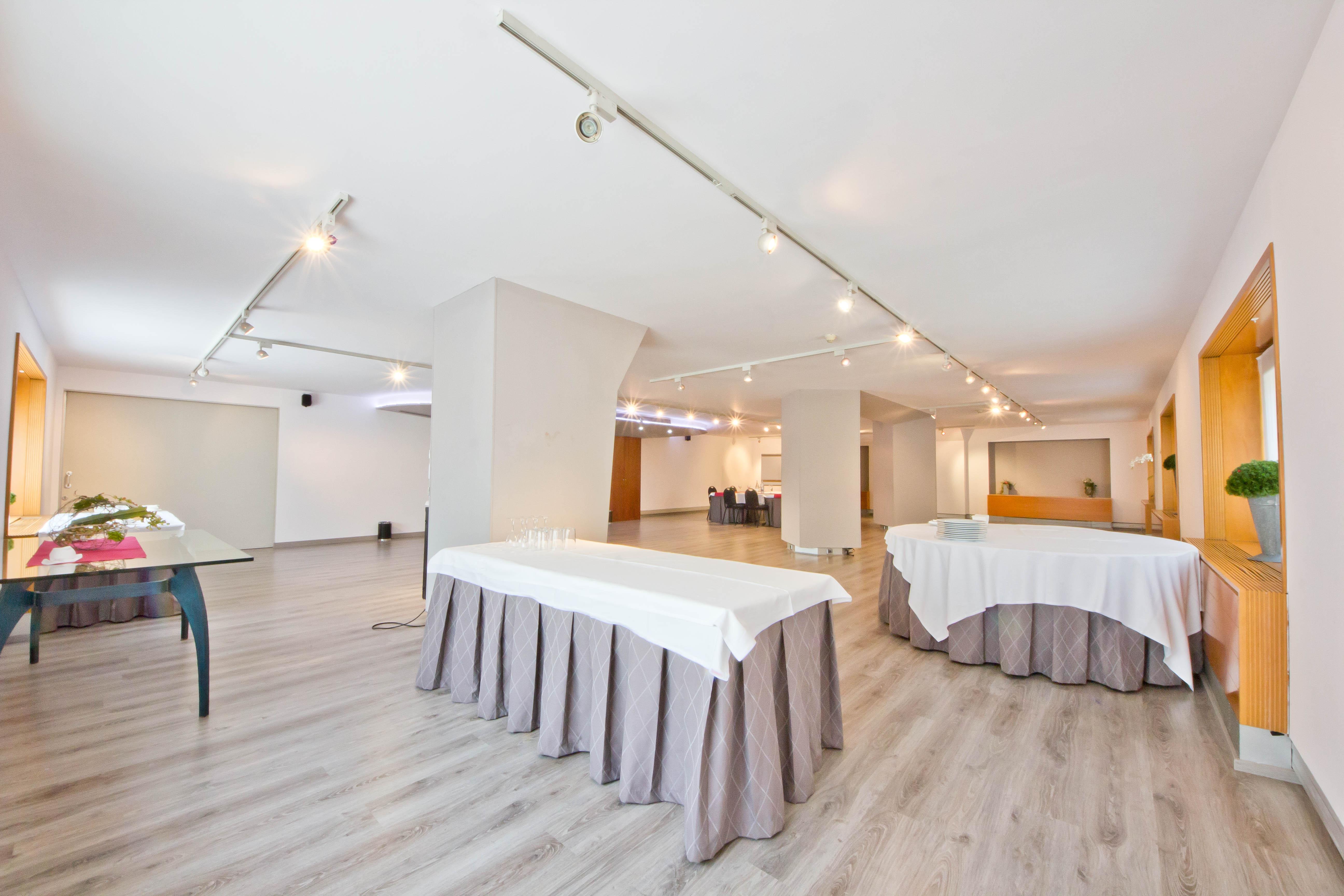 Aparthotel Atenea Valles Гранолерс Екстериор снимка