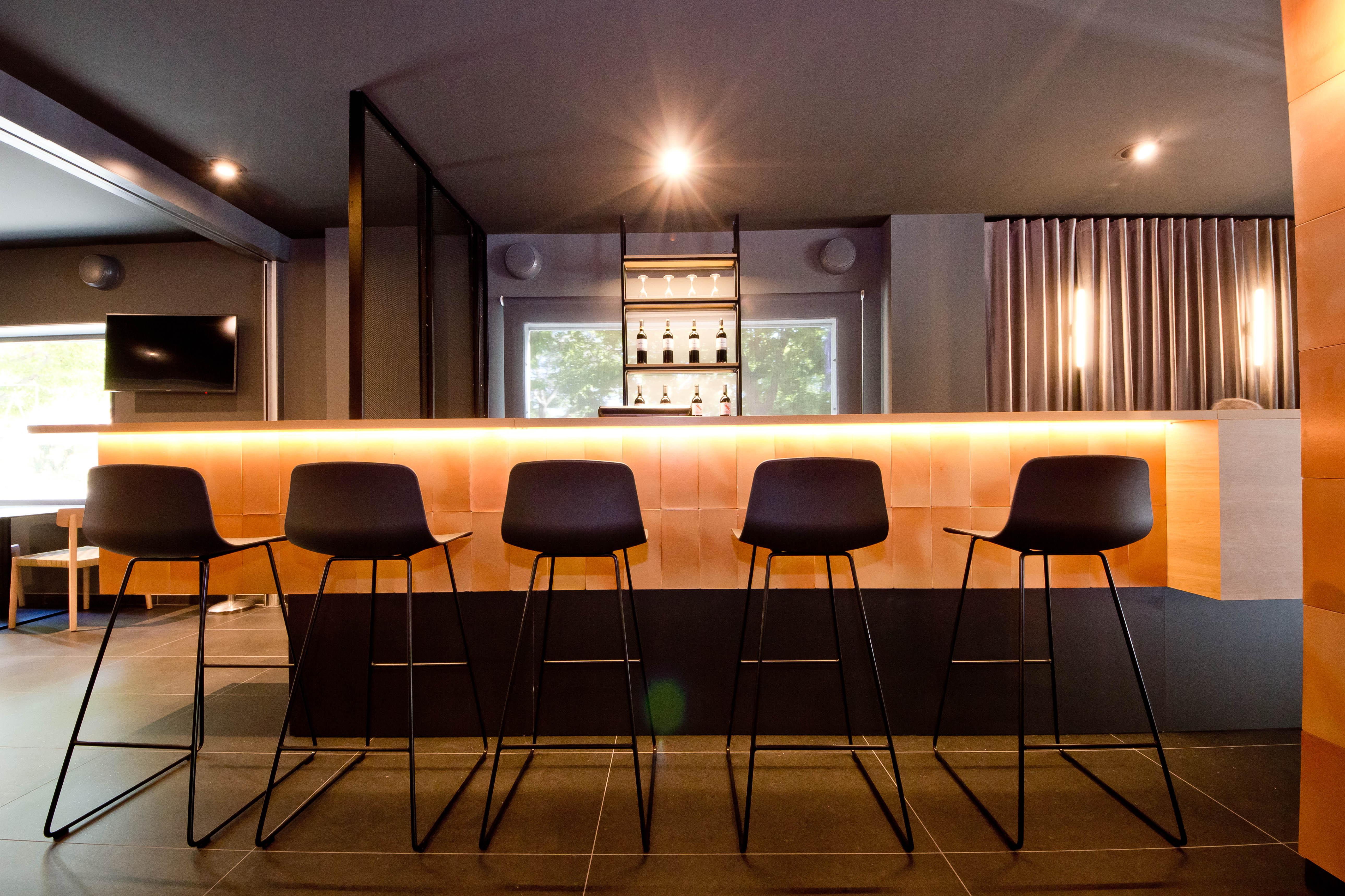 Aparthotel Atenea Valles Гранолерс Екстериор снимка