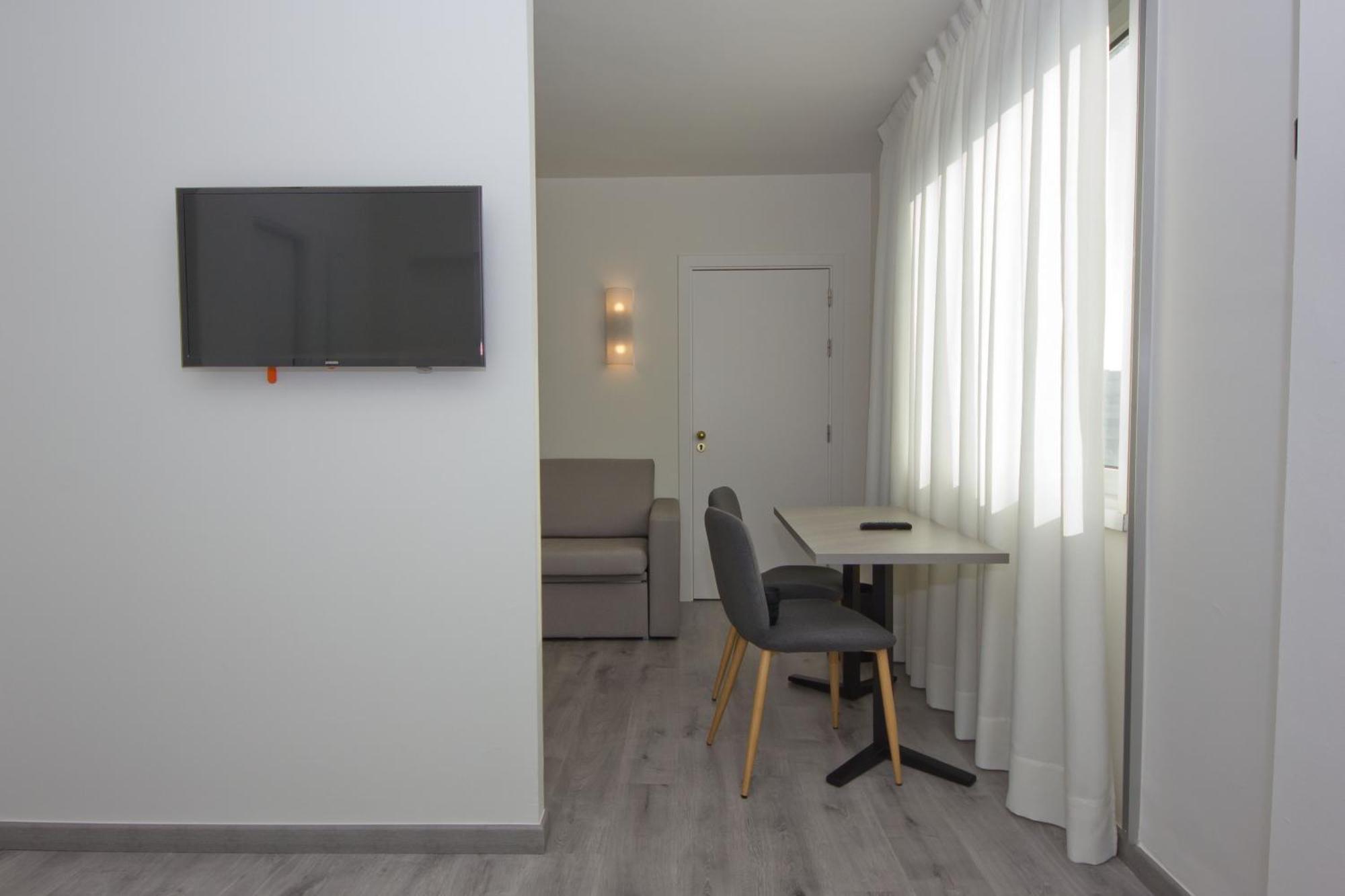 Aparthotel Atenea Valles Гранолерс Екстериор снимка