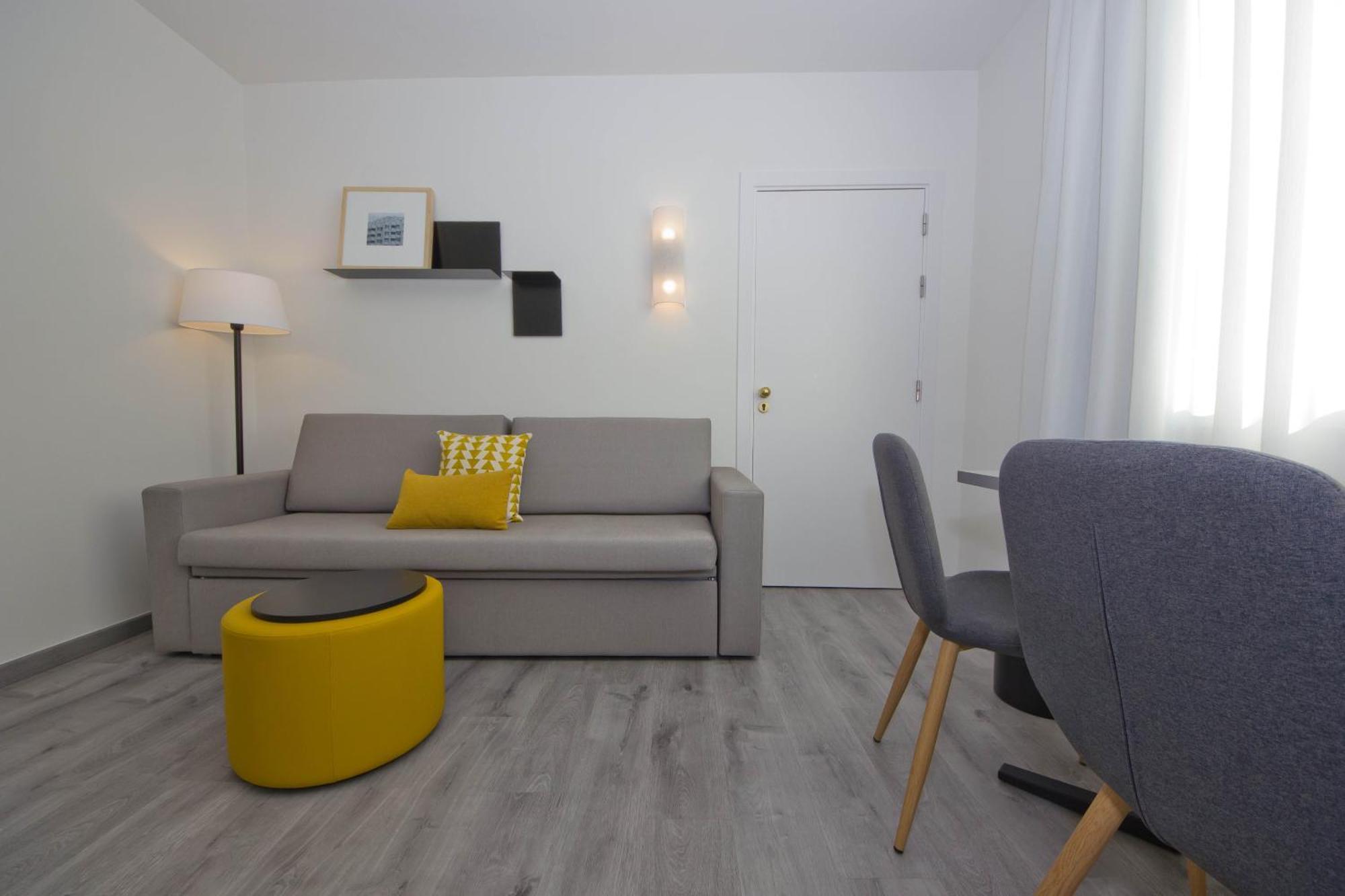 Aparthotel Atenea Valles Гранолерс Екстериор снимка